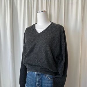 A. DI Mille Cashmere V neck sweater dark grey XL.